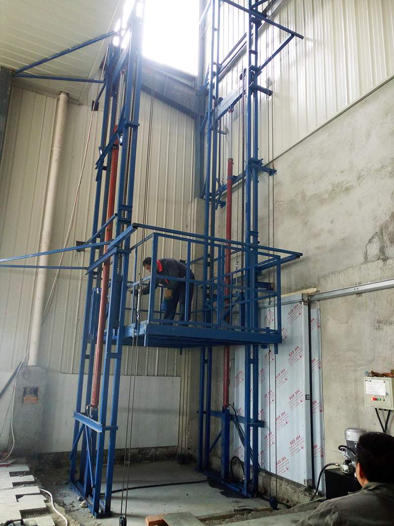 導(dǎo)軌式升降機(jī)