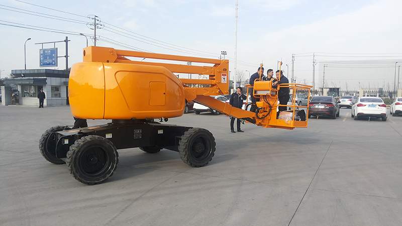 高空作業(yè)升降機(jī)