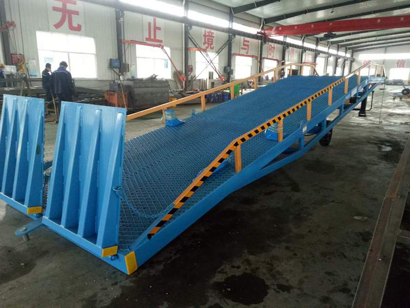 移動(dòng)登車橋