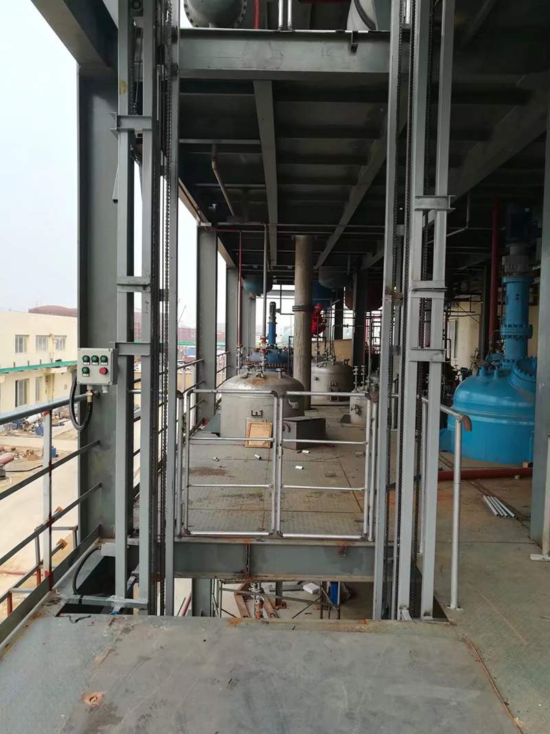 導(dǎo)軌式升降機(jī)