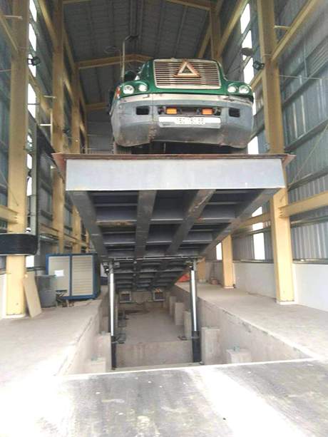 后翻液壓翻板卸車(chē)