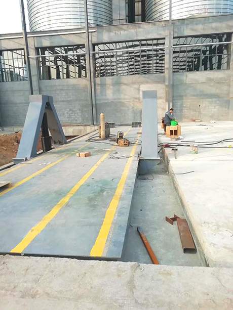 煤炭液壓卸車機(jī)