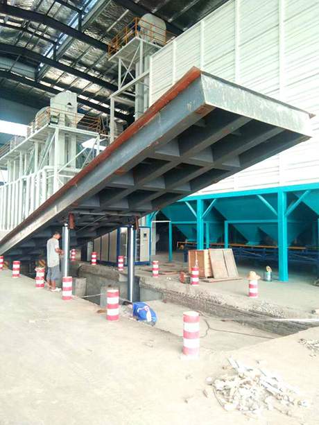 底部支撐液壓翻板